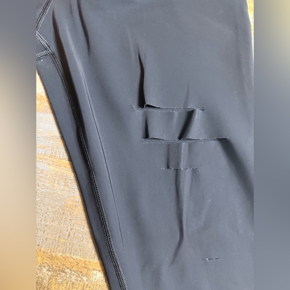 ALO Yoga Women's Ripped warrior black Leggings - Picture 8 of 12